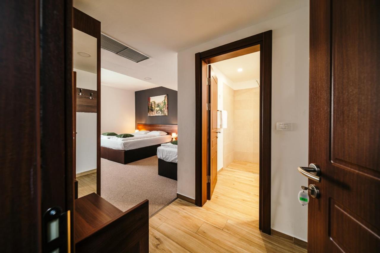Hotel Rk Ghimbav Bagian luar foto