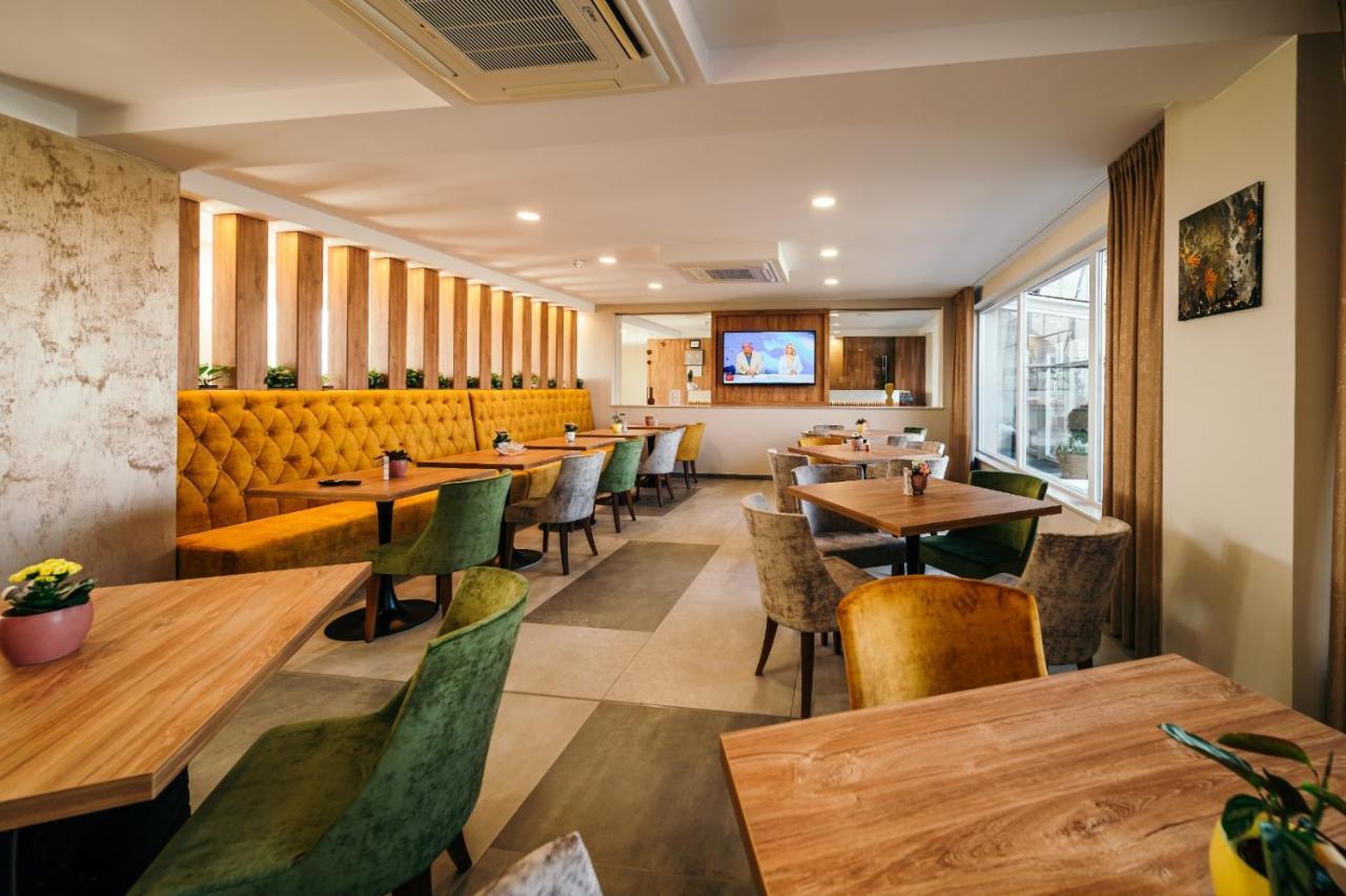 Hotel Rk Ghimbav Bagian luar foto
