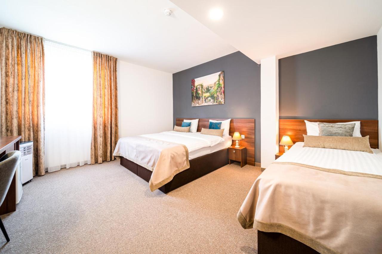 Hotel Rk Ghimbav Bagian luar foto