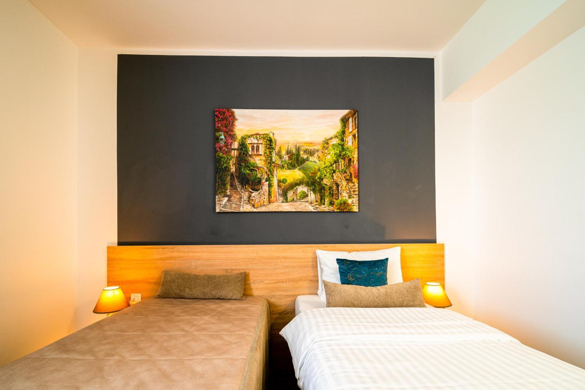 Hotel Rk Ghimbav Bagian luar foto