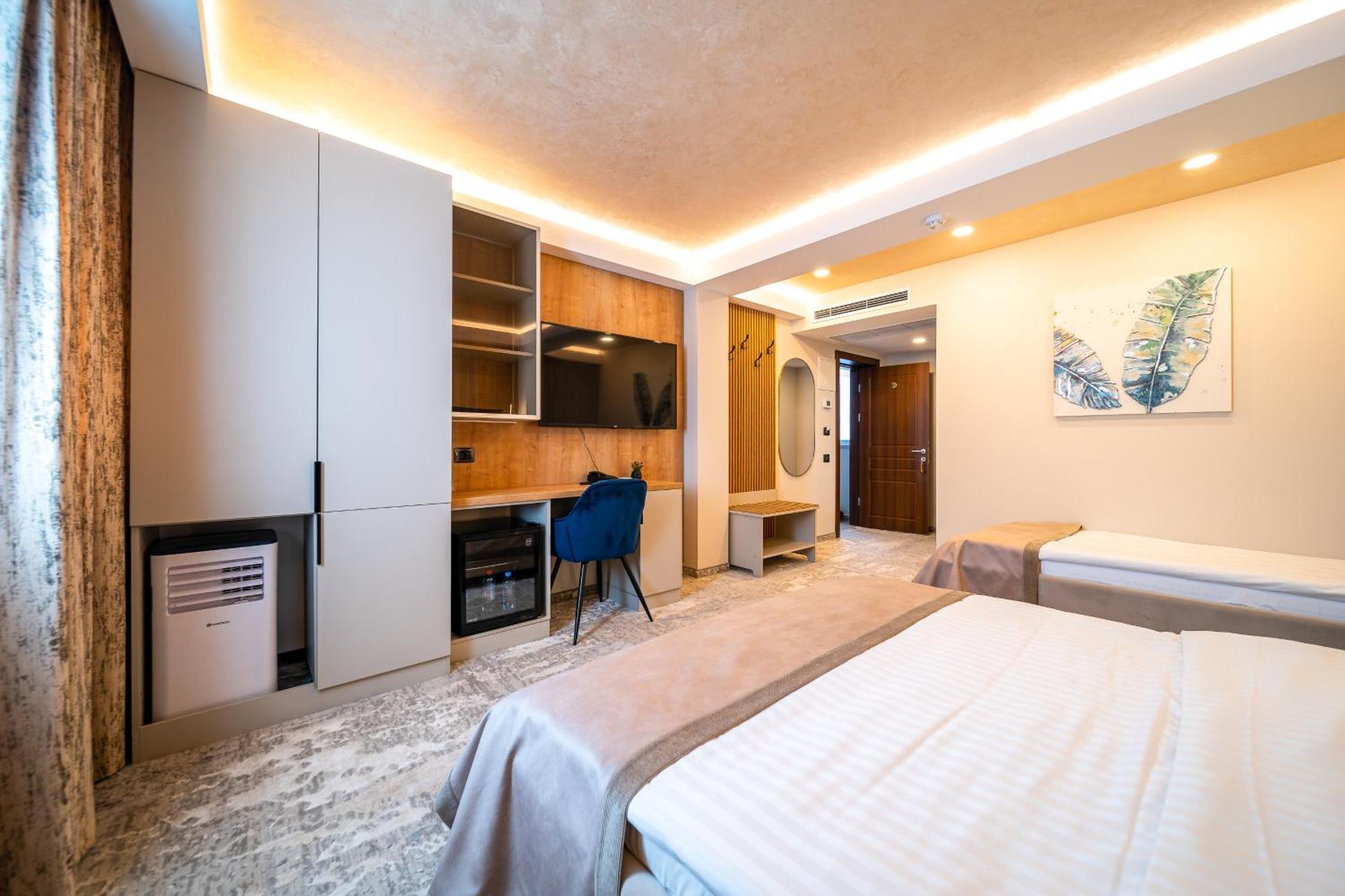 Hotel Rk Ghimbav Bagian luar foto