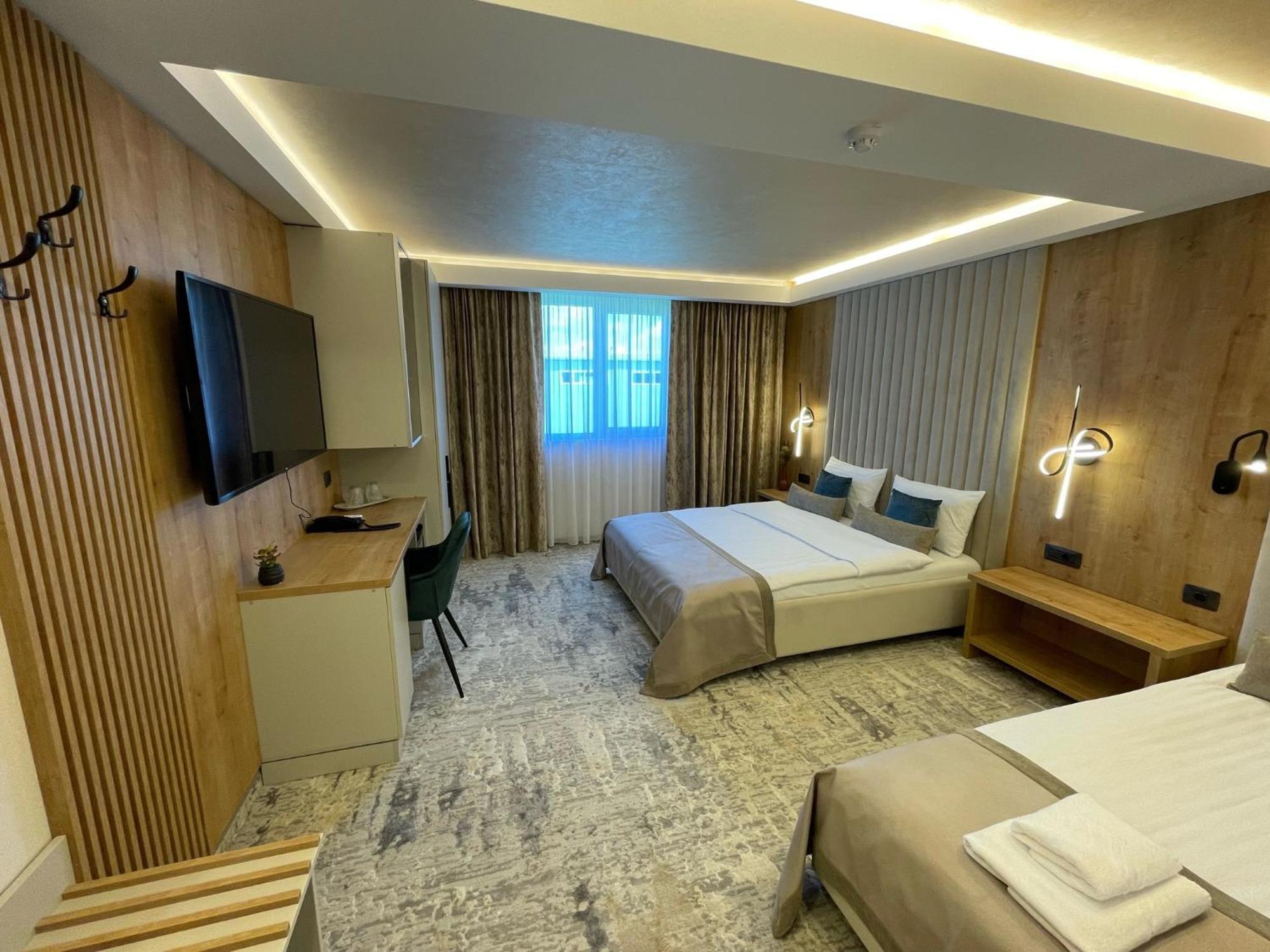 Hotel Rk Ghimbav Bagian luar foto